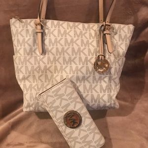 👜 Michael Kors Jet Set Bag & Matching Wallet 👜